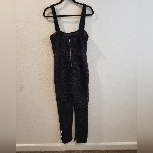 ALEXIS LACE JUMPSUIT. SIZE L - Picture 2 of 7